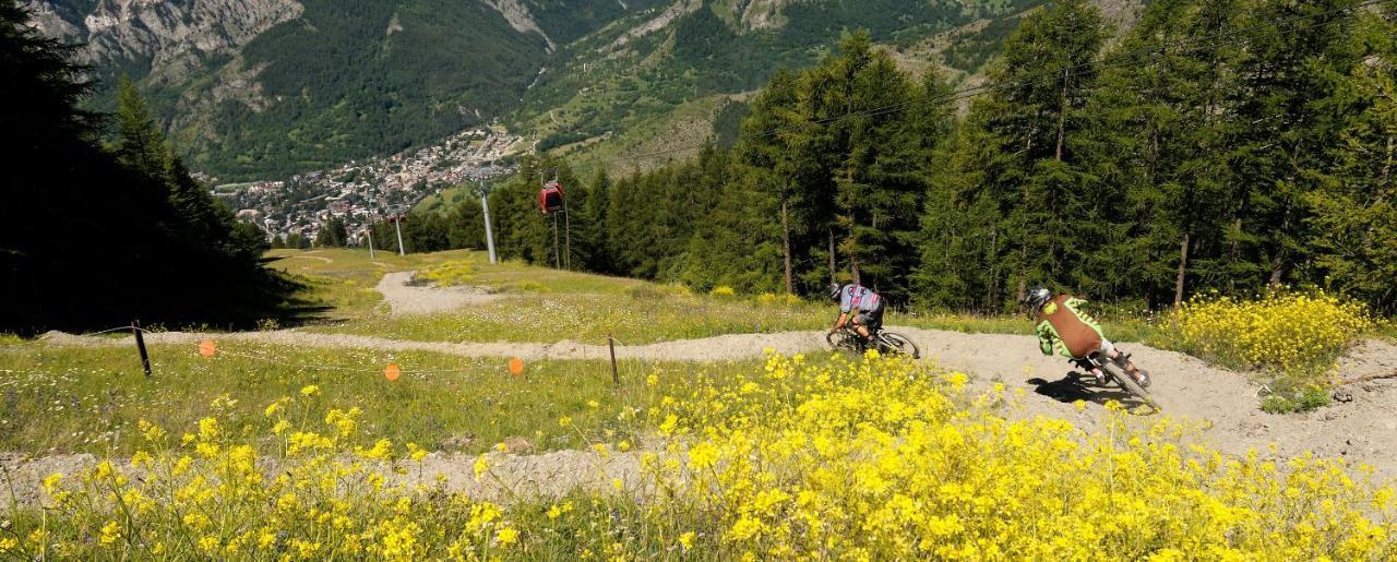 Residence La Tana Del Ghiro Bardonecchia Exteriér fotografie
